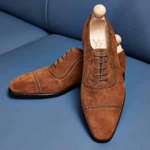Chaussures habillées pour hommes en cuir véritable britannique de haute qualité, design de luxe pour affaires, à lacets, motif fait main, très vendues - Product Image 1