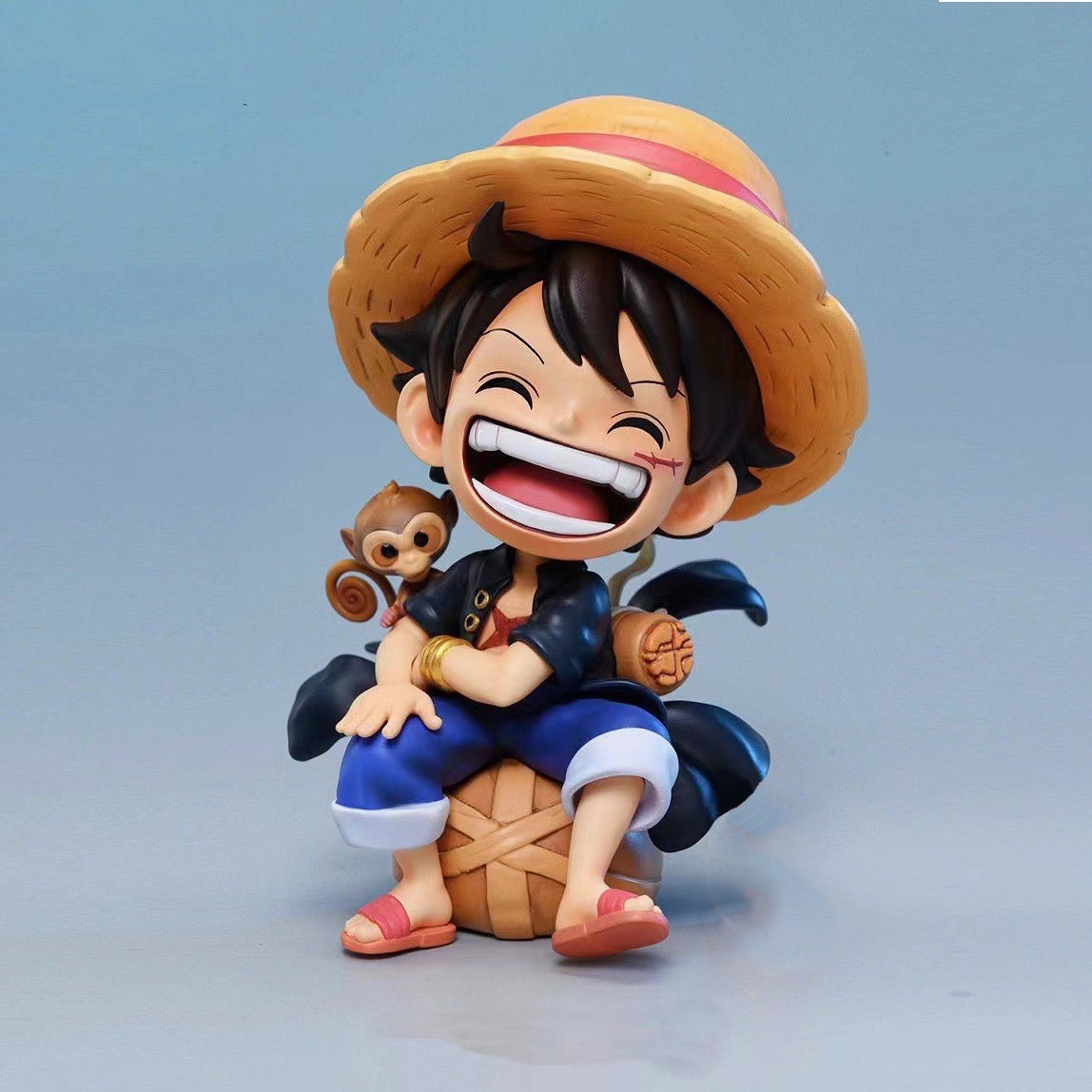Luffy negro riendo - 13cm de altura, en caja.