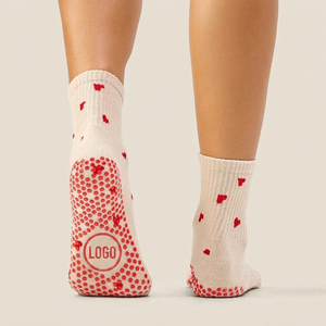 Calcetines Cortos Rosas con Corazones Rojos Antideslizantes para Mujer, Calcetines de Algodón y Fibra de Bambú para Uso Diario en Primavera - Product Image 5