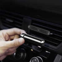 Diffuseur de parfum de luxe en aluminium et bois pour voiture, clip de ventilation personnalisé, OEM/ODM, étiquette privée, cadeau, fabricant WELLNESS