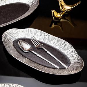 Plato para servir ovalado con borde dorado, elegante plato ovalado <span class=keywords><strong>de</strong></span> cerámica para pescado, sushi, aperitivo, plato <span class=keywords><strong>de</strong></span> estilo moderno para el hogar y el restaurante - Product Image 5