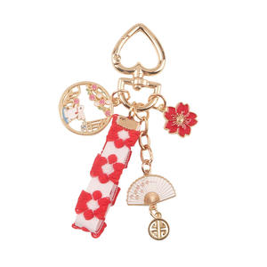 Nouveau ruban tissu voiture porte-clés pendentif créatif lapin pliant ventilateur alliage écouteur étui accessoires - Product Image 5