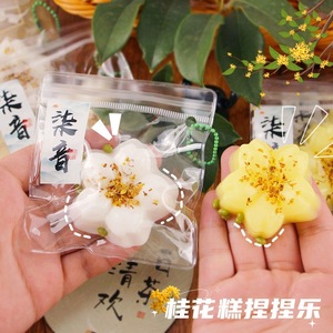 Jouet à pincer super doux en TPR, en forme de pain et de gâteau d'osmanthus, anti-stress, inspiré du <span class=keywords><strong>Petit</strong></span> Chaperon <span class=keywords><strong>Rouge</strong></span> - Product Image 2