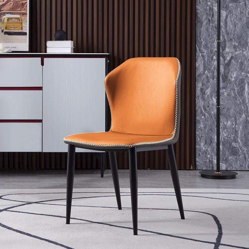 [Orange et gris foncé]