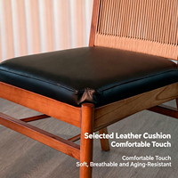 Fauteuil vertical moderne en bois massif et rotin avec coussin en cuir noir, chaise de loisirs individuelle écologique pour petit appartement