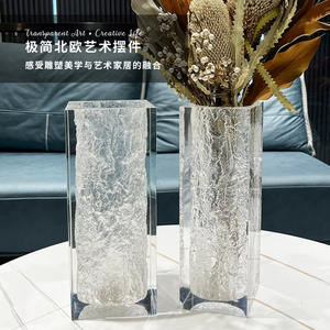 Vase en acrylique 100x100x300mm, design moderne transparent effet sculpture de glace, ornement de décoration de mariage, haute transparence - Product Image 2