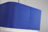 Éclairage moderne et distinctif : une silhouette de dôme bleu marine large qui ancrera n'importe quelle pièce avec une élégance discrète.