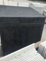 Marches et contremarches d'escalier en granit noir d'Angola, modernes, écologiques, polies, sur mesure pour escaliers intérieurs de villa