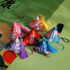 Toallas de Regalo en Forma de Mini Zongzi con Logotipos Personalizados para el Festival del Bote del Dragón - Product Image 1