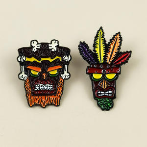 Broche en métal amusante en forme <span class=keywords><strong>de</strong></span> masque sauvage <span class=keywords><strong>de</strong></span> dessin animé, badge en émail, décoration pour sac à dos et vêtements, vente en gros - Product Image 1