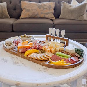 Plateau de service à fromage magnétique personnalisé en 3 parties, en bois d'acacia, grand plateau à charcuterie avec support pour 4 couteaux - Product Image 2