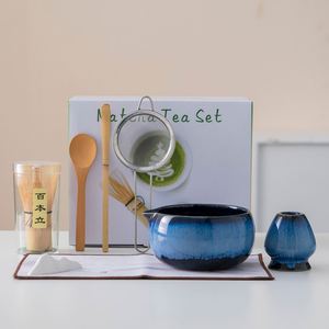 Accessoires pour la cérémonie du thé japonaise : bol à matcha avec bec verseur, fouet en bambou, cuillère à thé, tamis en acier inoxydable, outil pour le matcha - Product Image 1