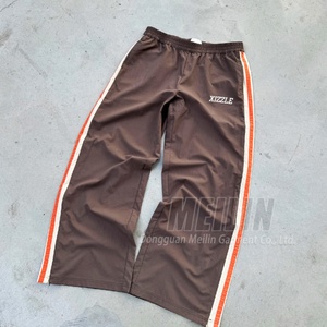 Pantalones Deportivos Personalizados de Nylon, Estilo Jogger, Color Negro, Cortavientos, Corte Recto y Holgado para Hombre - Product Image 2
