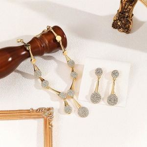 Ensemble Collier, Boucles d'Oreilles, Bague et Bracelet en Plaqué Or avec Strass et Motifs Floraux, Style Punk, pour Anniversaire, Exquis, Europe et États-Unis - Product Image 4
