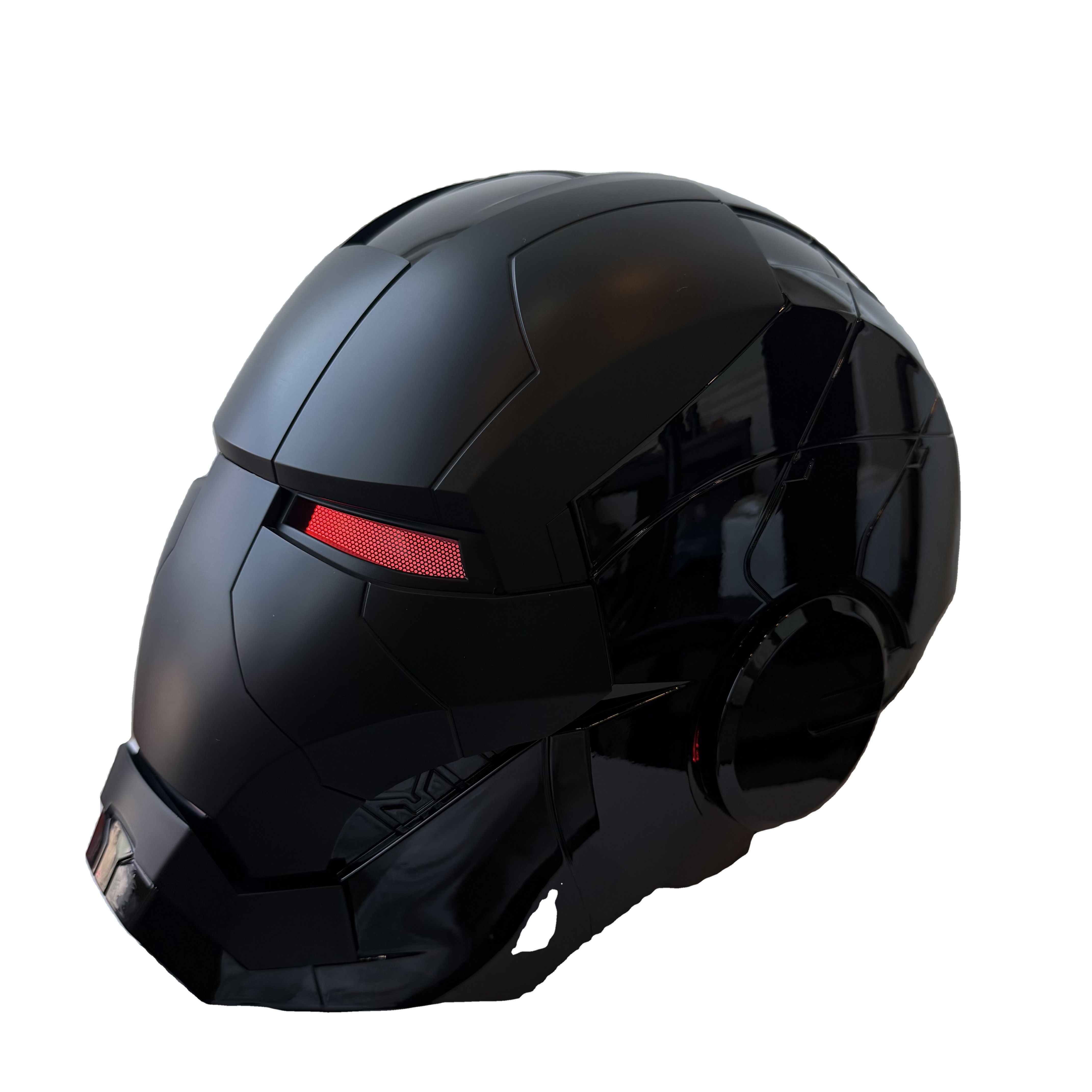 iron man closing helmet Iron-Man MK5 Silver Motorized Cosplay Helmet, Voice, Touch & Remote Control Magnificent resin replica of the Iron Man Battle Damaged helmet as it appears in the Marvel Avengers Endgame movie Picked up this Iron Man