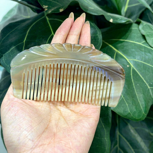 Peine para el Cabello de Cuerno de Vaca Natural, Ecológico, Moderno, Hecho a Mano, Antiestático, para Desenredar el Cabello, para Hombres y Mujeres, Cabello Grueso, Rizado y Liso - Product Image 1