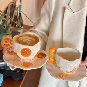 Set Creativo di Tazza e Piattino in Ceramica Ecologica Dipinta a Mano - Design a Forma di Pretzel con Papillon, Capacità 300mL, Forma Irregolare Modellata a Mano per Tè - Product Image 5
