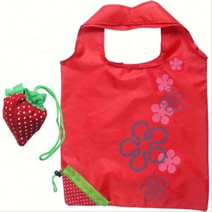Fourre-tout promotionnel en polyester Sac à provisions pliant fraise - Product Image 1