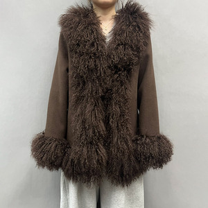 Jancoco Nuevo Abrigo de Lana de Cordero Esponjoso a la Moda para Mujer, Abrigo Corto Personalizado de Lana de Cachemira Genuina con Cuello y Puños de Piel Mongola - Product Image 1