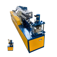 Machine de profilage de volets métalliques pour bandes inférieures de type L, motorisée et contrôlée par PLC, pour le traitement de l'aluminium