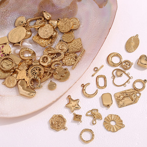 Liontin minimalis berlapis emas baja tahan karat, kalung hiasan gantung lingkaran cantik berlapis emas perhiasan trendi untuk wanita - Product Image 4