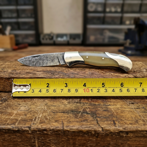 Cuchillo plegable hecho a mano de acero de Damasco, hoja de punta caída, filo recto, 16.5 cm, cuchillo de bolsillo con mango de madera - Product Image 4