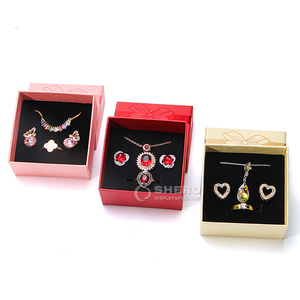 Boîte à bijoux en velours doré personnalisée avec logo, emballage en papier en gros pour Shero - Product Image 4