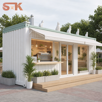 Kiosque à café blanc sur le thème des animaux avec sculpture de chat, motif de patte sur le toit et façade vitrée