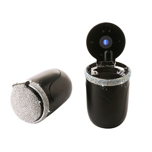 Cendrier de <span class=keywords><strong>voiture</strong></span> moderne en plastique pour femmes et hommes, portable, avec lumière LED bleue, sans fumée, en forme de cylindre, accessoires - Product Image 1