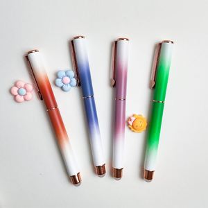 Stylo plume élégant Wei Zhuang avec logo personnalisé, couleur métallique dégradée, pointe légèrement oblique de 0,38 mm, largeur d'écriture optimale, idéal pour les étudiants - Product Image 1
