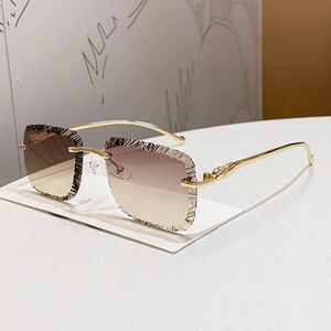 Gafas de Sol de Metal sin Marco con Borde Dentado, Lentes Degradadas con Protección UV400, Moda Femenina para Actividades al Aire Libre, Ciclismo, Conducción y Fiestas - Product Image 3