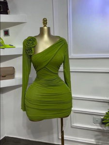 ชุดเดรสแฟชั่นผู้หญิง คอเฉียง ลายดอกไม้ 3 มิติ กระโปรงสั้น แขนยาว จับจีบ - Product Image 5