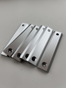 Pièces en alliage d'aluminium usinées avec précision sur commande numérique (CNC) - Pièces d'usinage par fraisage CNC - Product Image 6