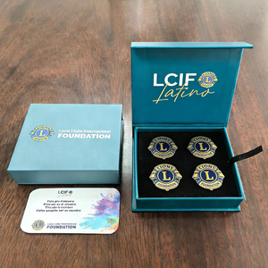 Insignias Metálicas Personalizadas del Fabricante, Pines de Esmalte Empaquetados en Caja de Papel para Exhibición - Product Image 2