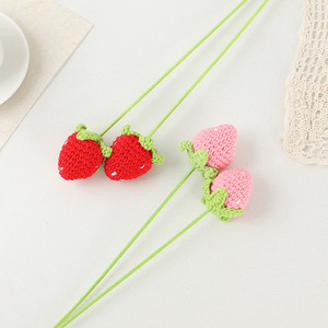 Bouquet <span class=keywords><strong>di</strong></span> fragole all'uncinetto per picnic primaverile, regalo con bacche e fiori lavorati a maglia, spedizione rapida - Product Image 3