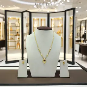 Ensemble collier et boucles d'oreilles en or de qualité supérieure avec pierre précieuse rouge en forme de goutte pour la collection de mariée - Product Image 2