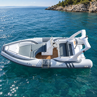 Bateau de pêche en haute mer de luxe RIB-580D avec coque en fibre de verre à fond profond pour les excursions et les croisières
