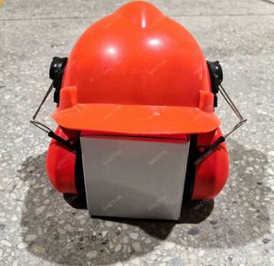 Casco de Seguridad Multifuncional Antiruido con Orejeras Protectoras para Operadores de Desbrozadoras y Recortadoras de Césped - Product Image 2