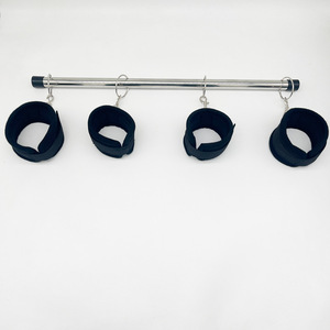 커플 롤플레이용 맞춤 조절 가능 침대 본디지 스프레더 바 구속 세트 - Product Image 1