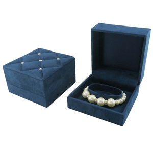 Caja de Joyería de Terciopelo con Tachuelas de Lujo de Alta Gama, Color y Tamaño Personalizados para Exhibición de Joyería Fina, Anillos y Pulseras - Product Image 5