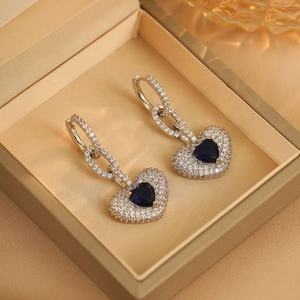 Pendientes de Botón de Oro Chapado de Alta Calidad, Estilo Ligero y Lujoso, Personalizados con Cristal Azul Zirconia, Regalo para Mujer - Product Image 1