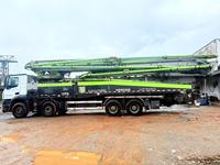 Pompe à béton diesel Zoomlion d'occasion avec transmission automatique 59m, camion-pompe à béton d'occasion