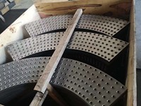 Grille de sécurité perforée antidérapante O Grip pour marches d'escalier en colimaçon extérieures