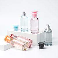 Vente en gros de flacons de parfum en verre rose de 80 ml avec mécanisme de pulvérisation anti-fuite et boîte cadeau personnalisée