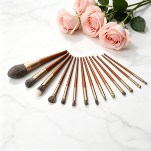 Ensemble de pinceaux de maquillage en bois massif avec finition laquée, 14 pièces, design couleur noyer, pour le maquillage correcteur, le blush et la poudre fixante - Product Image 6