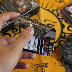 Vente en gros 12*7cm Tarot <span class=keywords><strong>débutant</strong></span> rose couleur impression plastique PVC imperméable <span class=keywords><strong>carte</strong></span> de tarot 78 pièces <span class=keywords><strong>carte</strong></span> d'<span class=keywords><strong>oracle</strong></span> avec guide manuel - Product Image 5