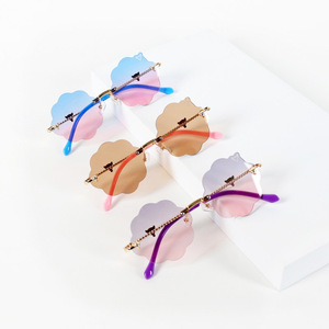 Occhiali da Sole Senza Montatura per Bambini con Motivo Floreale, Protezione UV Graduale, Occhiali alla Moda per Ragazzi e Ragazze - Product Image 1