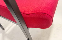 Chaises d'église modernes empilables en tissu gris/argent veiné avec accoudoirs réglables et pieds métalliques durables pour théâtre commercial – Vente en gros