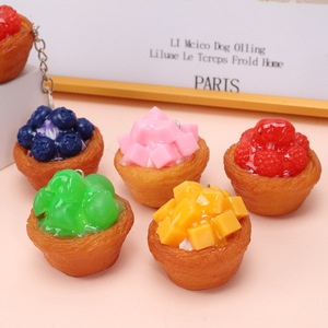 Colgante de tarta de frutas realista, llavero creativo con forma de postre en miniatura, decoración para bolso - Product Image 1