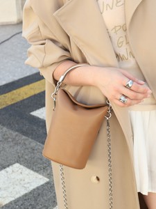 Grossiste ODM OEM Nouveauté 2026 Sac en Cuir Véritable <span class=keywords><strong>Personnalisé</strong></span> Style Coréen Tendance Niche Petit Sac Bandoulière <span class=keywords><strong>Téléphone</strong></span> & Sac Seau Femme - Product Image 3